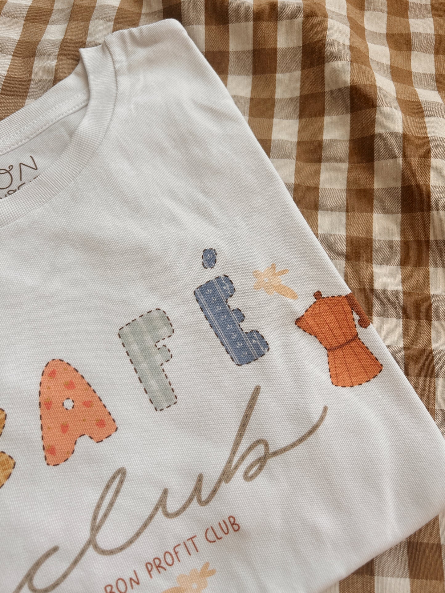 Camiseta manga corta mujer blanca café club tipo patchwork